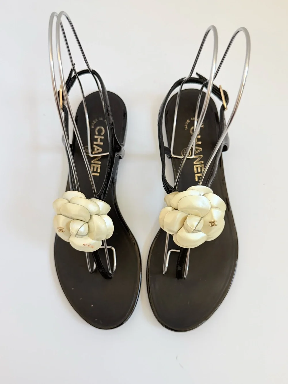 CHANEL Black Patent Leather Ivory Camellia Flower Flat Thong Sandals EU 37.5
